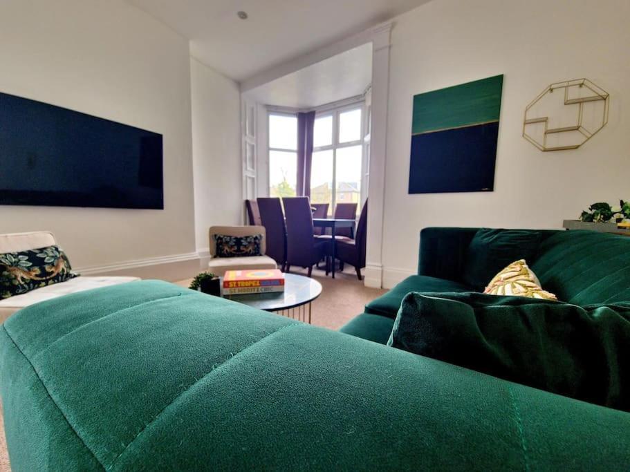 The Stray Adjacent, Interior-Designed 2-Bed Apartment- Luxury Harrogate Exterior photo